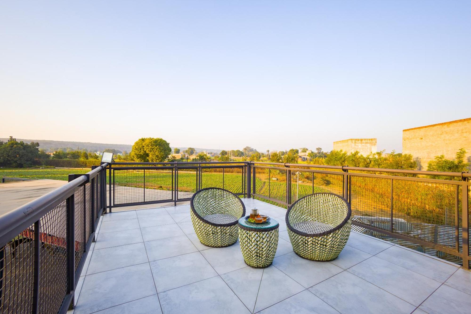 Elivaas Hidden Oasis 4Bhk With Pool, Mud House & Container House Villa Dhauj Exterior foto